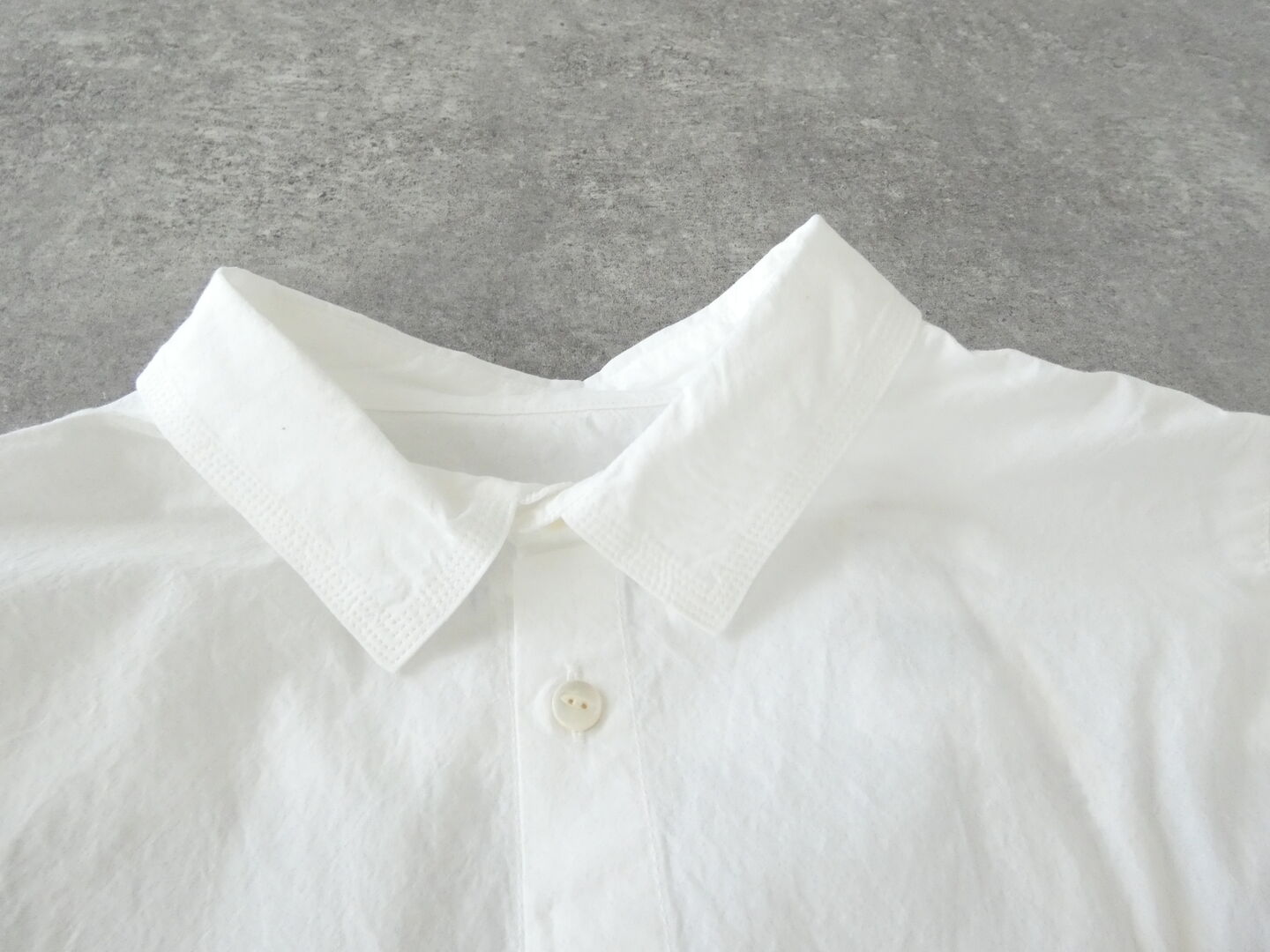 快晴堂(かいせいどう) 初夏の木漏れ日にゆれるシャツ 風をはらむ、長袖シャツの商品画像30