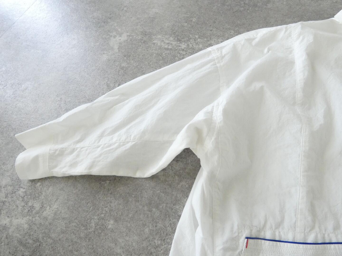 快晴堂(かいせいどう) 初夏の木漏れ日にゆれるシャツ 風をはらむ、長袖シャツの商品画像33