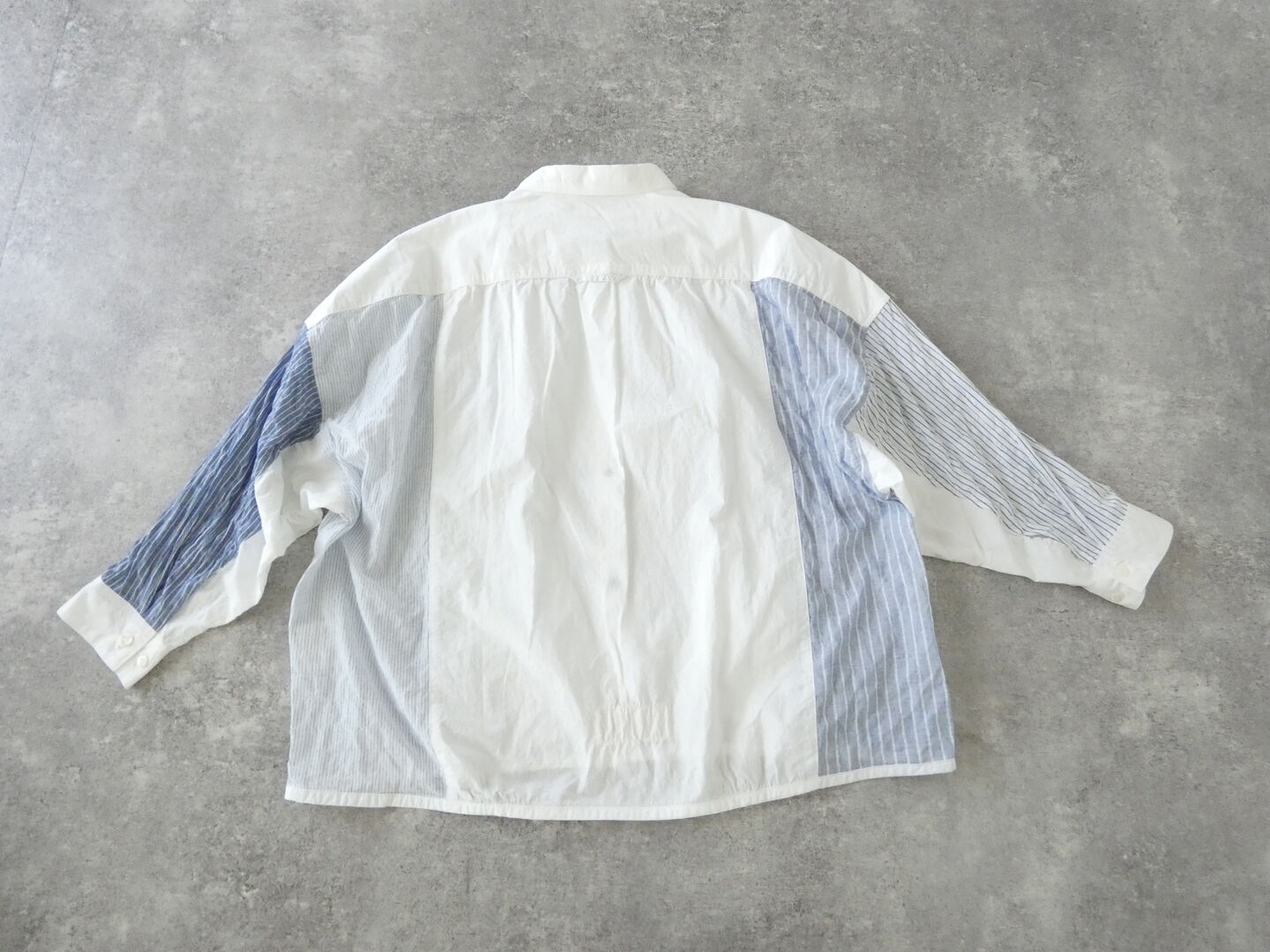 快晴堂(かいせいどう) 初夏の木漏れ日にゆれるシャツ 風をはらむ、長袖シャツの商品画像43