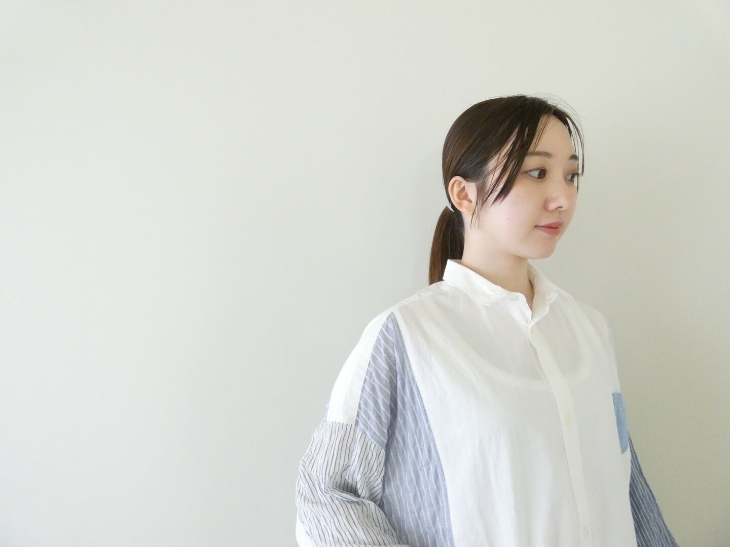 快晴堂(かいせいどう) 初夏の木漏れ日にゆれるシャツ 風をはらむ、7分袖ロングシャツの商品画像3