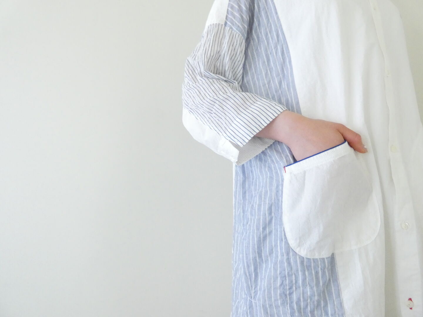 快晴堂(かいせいどう) 初夏の木漏れ日にゆれるシャツ 風をはらむ、7分袖ロングシャツの商品画像5