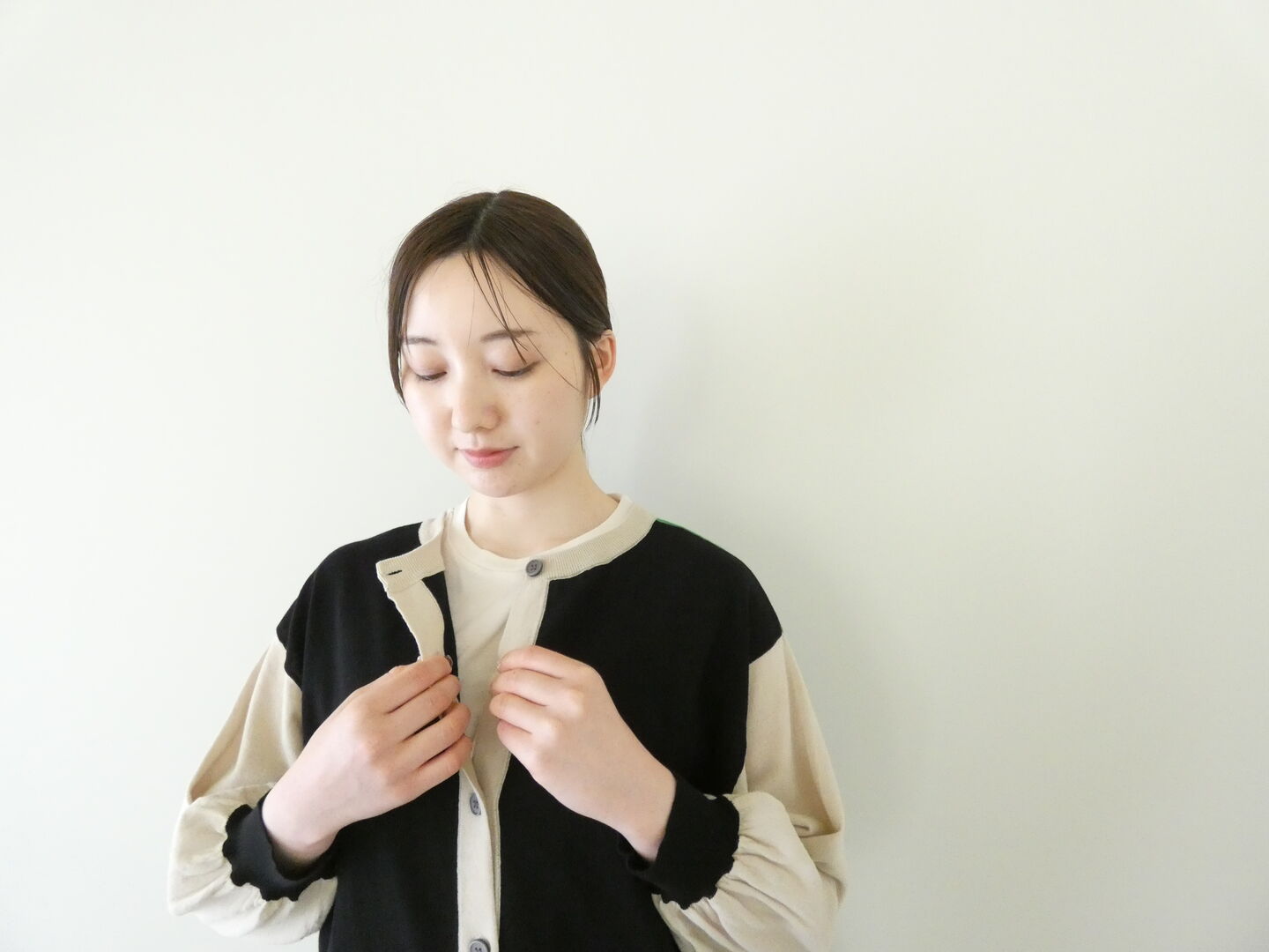 mao made(マオメイド) 2WAY配色パフスリーブカーディガンの商品画像1