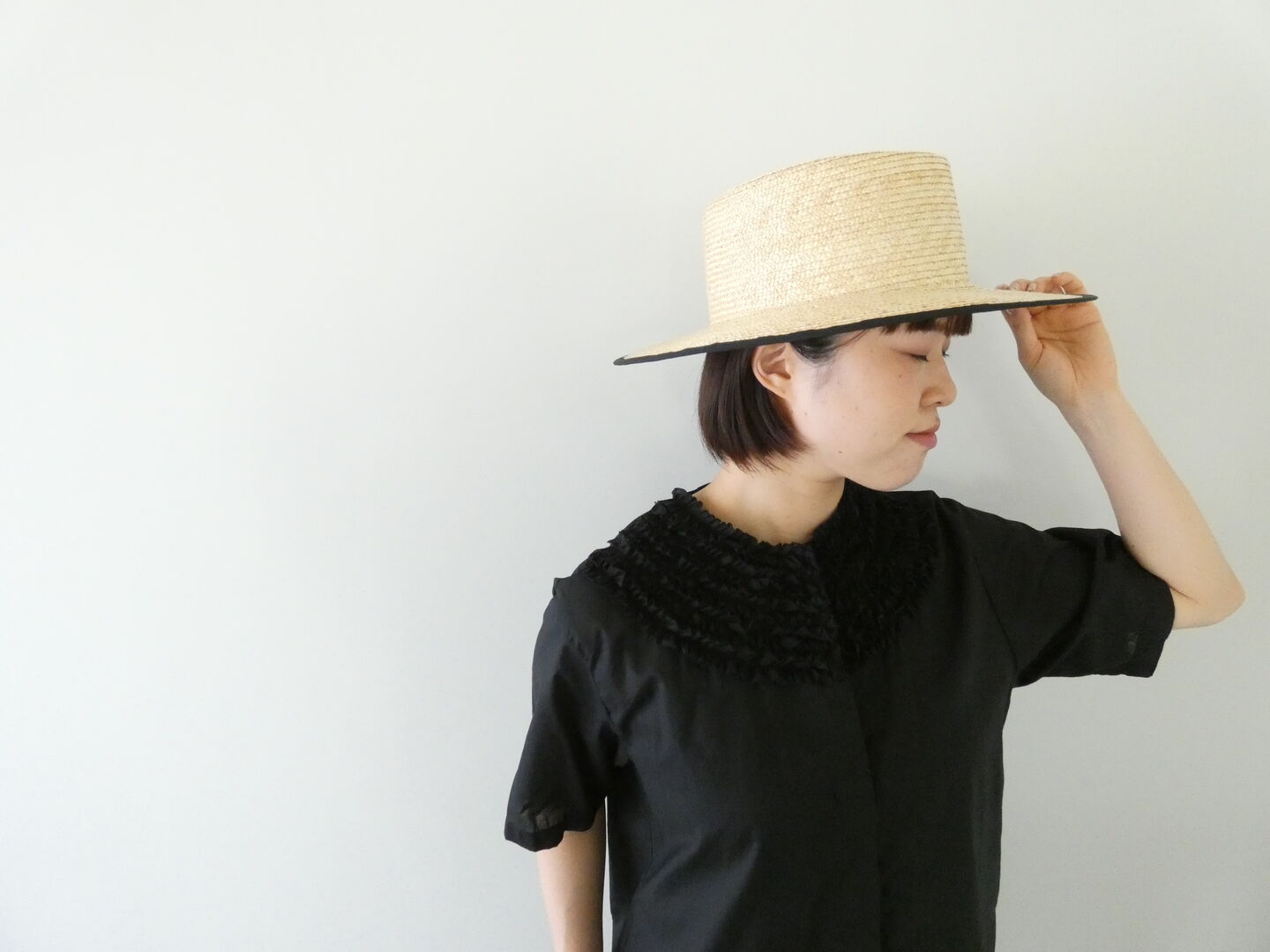 mizuiro ind(ミズイロインド) フリルデザインネックシャツの商品画像1