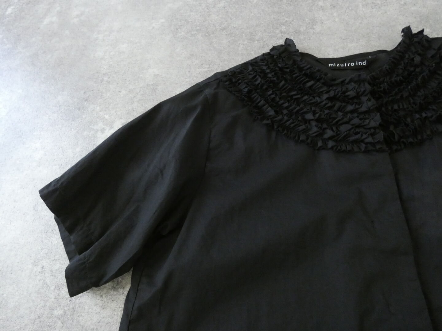 mizuiro ind(ミズイロインド) フリルデザインネックシャツの商品画像45
