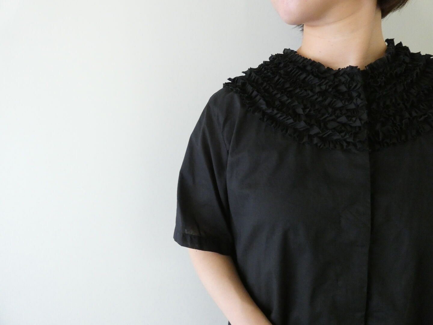 mizuiro ind(ミズイロインド) フリルデザインネックシャツの商品画像7
