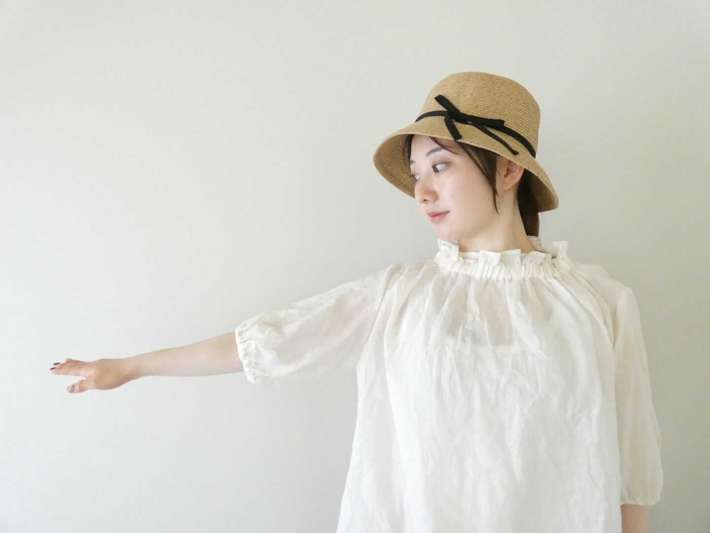 SSC 60リネンゴム通し衿ギャザーフレア6分袖ブラウスの商品画像1