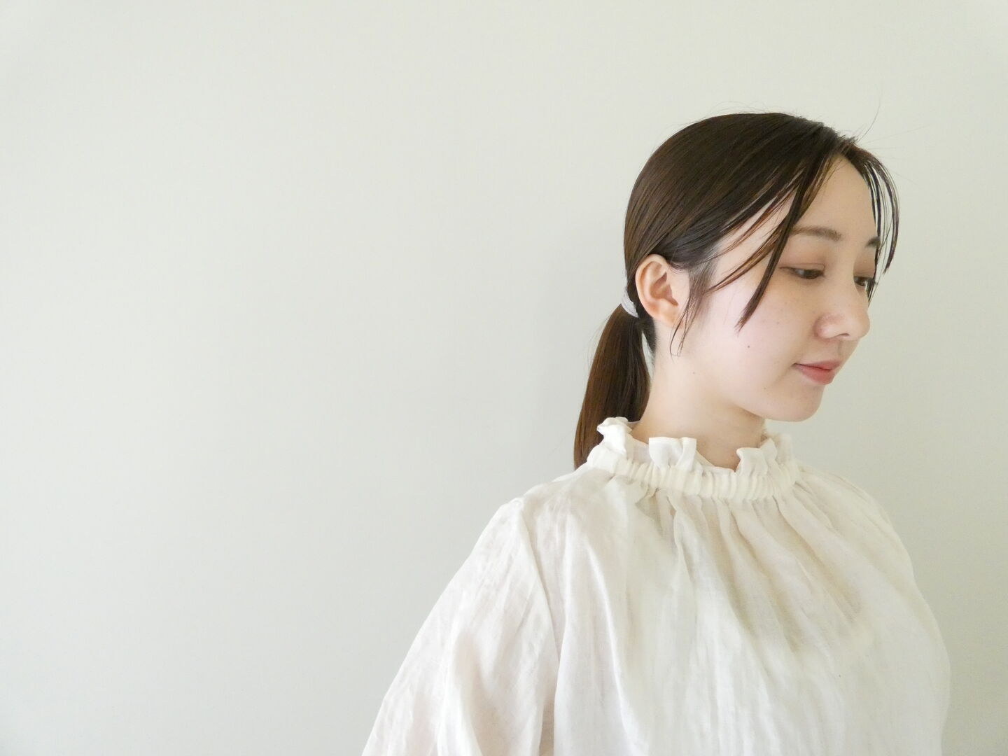 SSC 60リネンゴム通し衿ギャザーフレア6分袖ブラウスの商品画像4