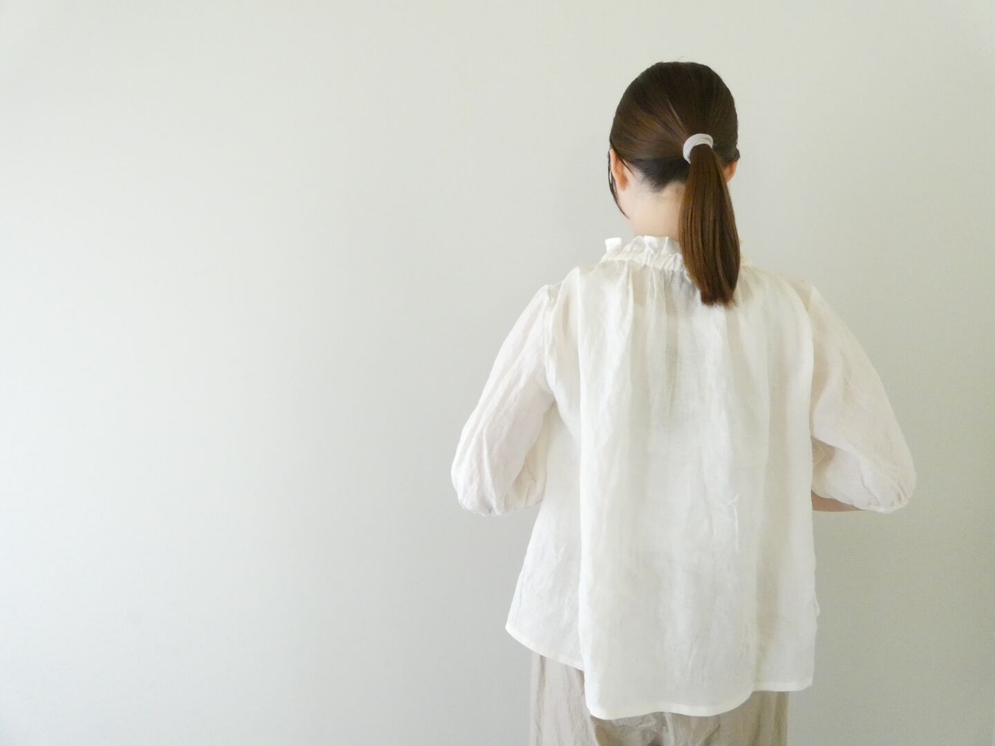 SSC 60リネンゴム通し衿ギャザーフレア6分袖ブラウスの商品画像9