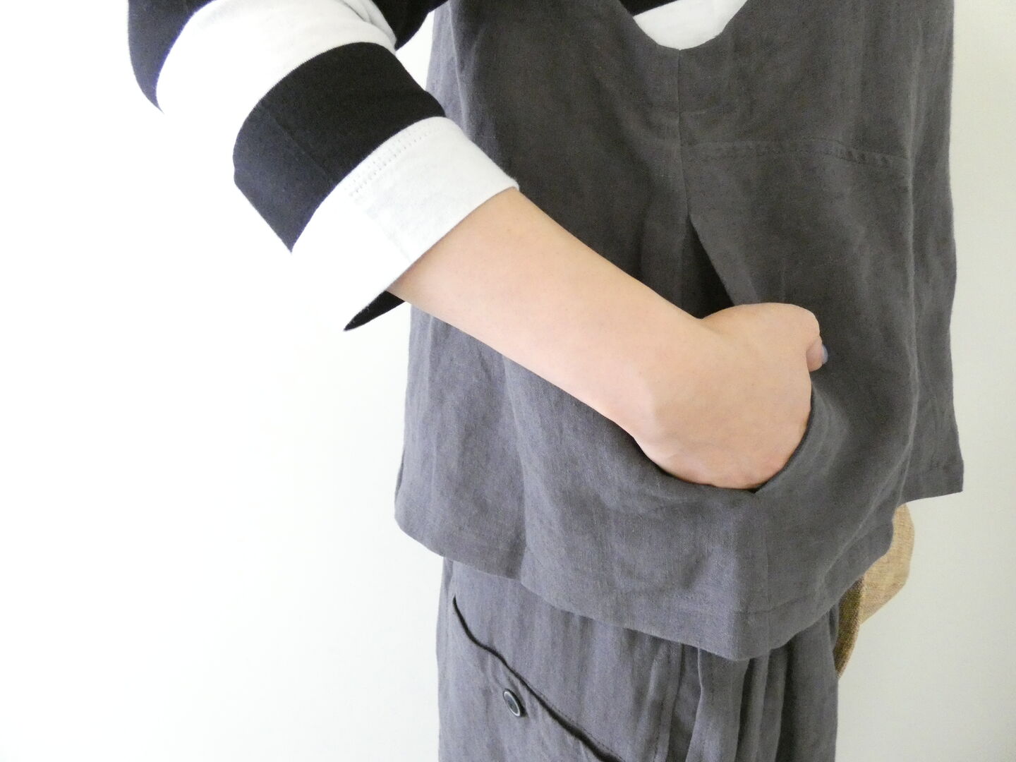 tumugu(ツムグ) リネンキャンバスアシンメトリーベストの商品画像5