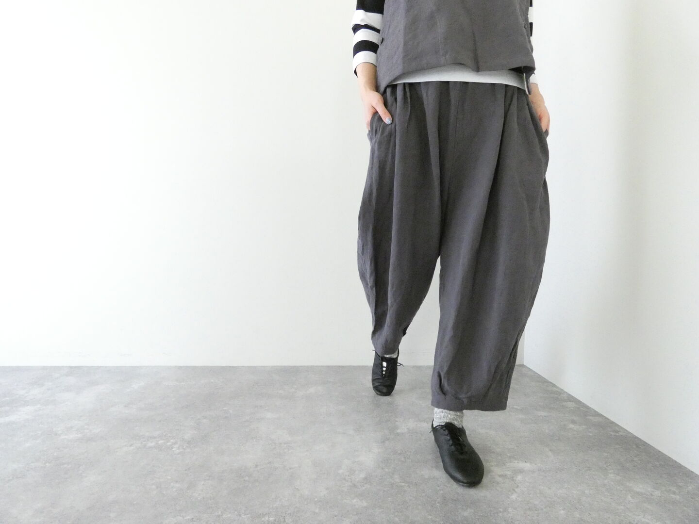 tumugu(ツムグ) リネンキャンバスパンツの商品画像1