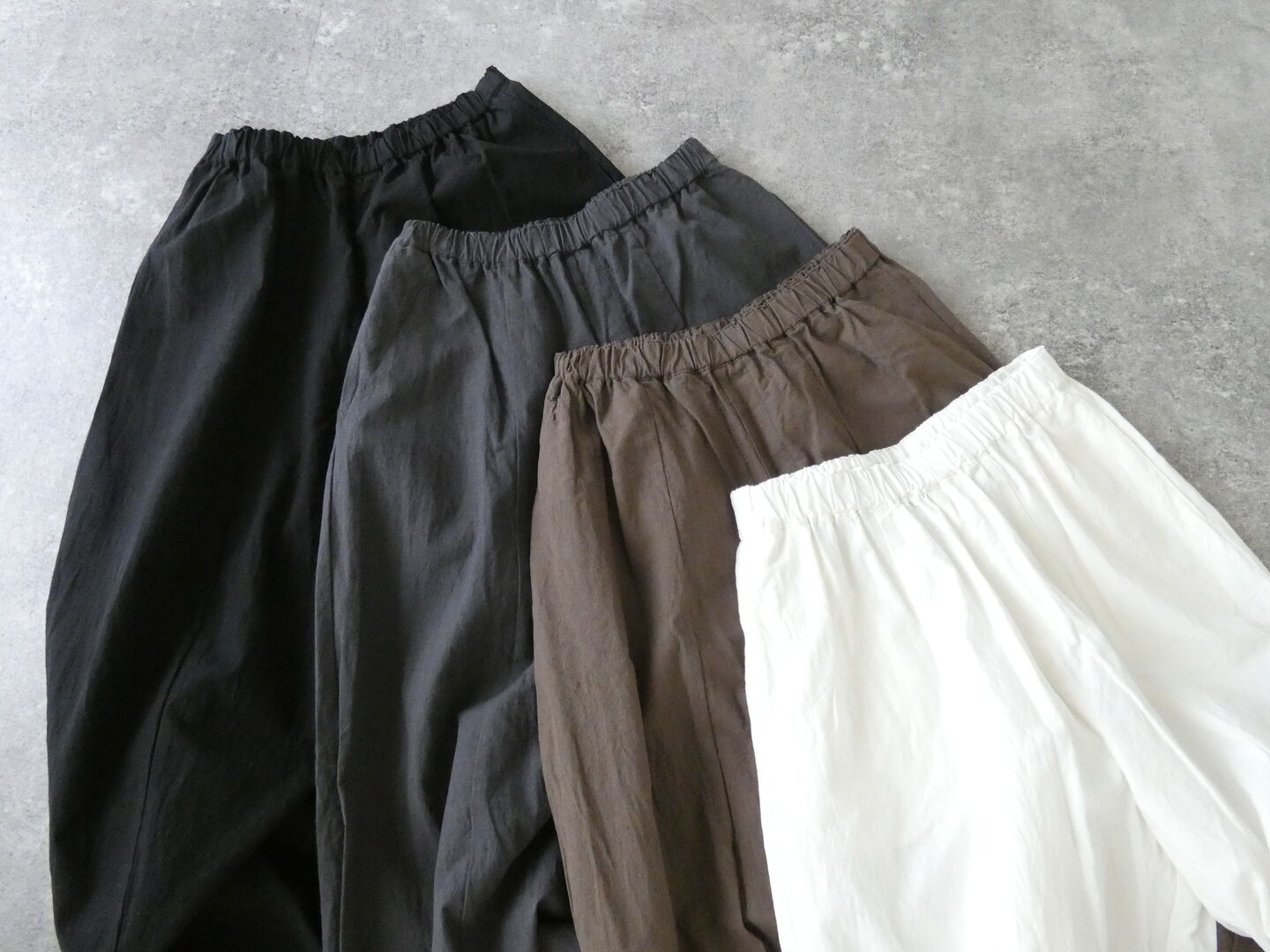 ina(イナ) リネンコットンキャンバス　センター切替カーブパンツの商品画像10