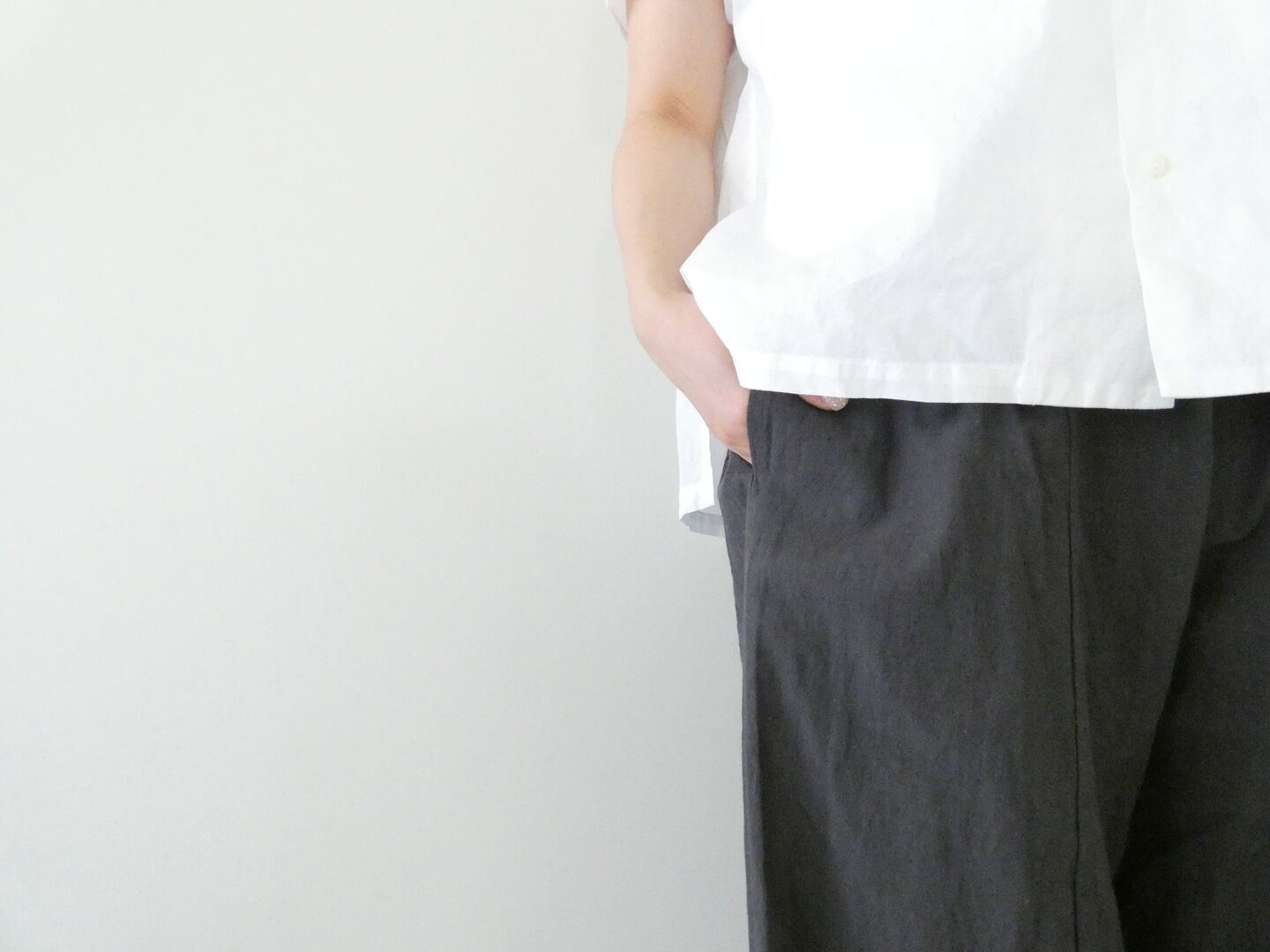 ina(イナ) リネンコットンキャンバス　センター切替カーブパンツの商品画像16