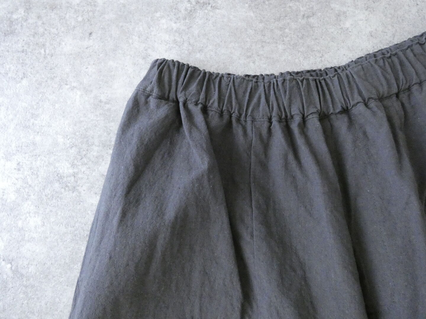 ina(イナ) リネンコットンキャンバス　センター切替カーブパンツの商品画像18