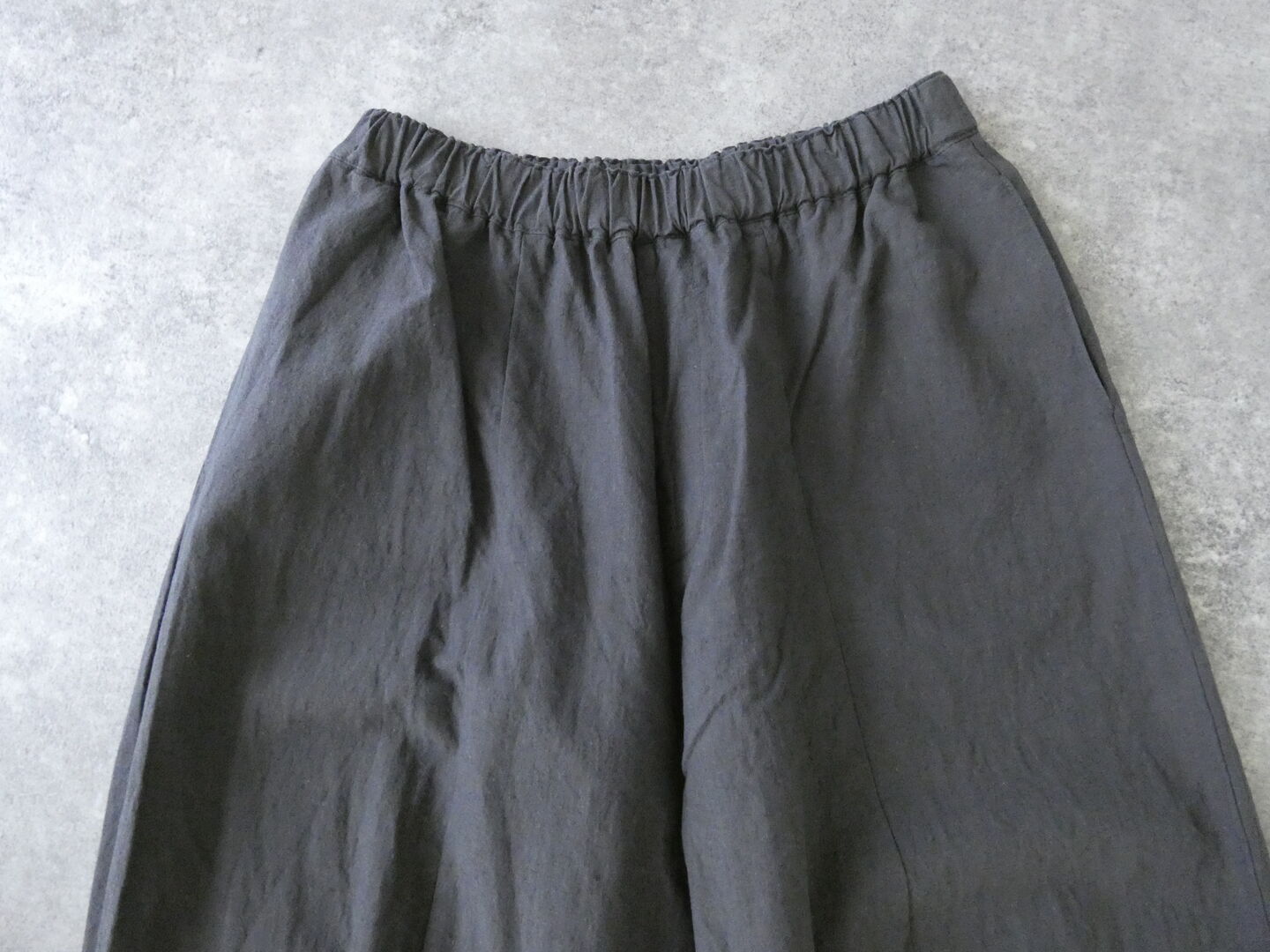 ina(イナ) リネンコットンキャンバス　センター切替カーブパンツの商品画像19