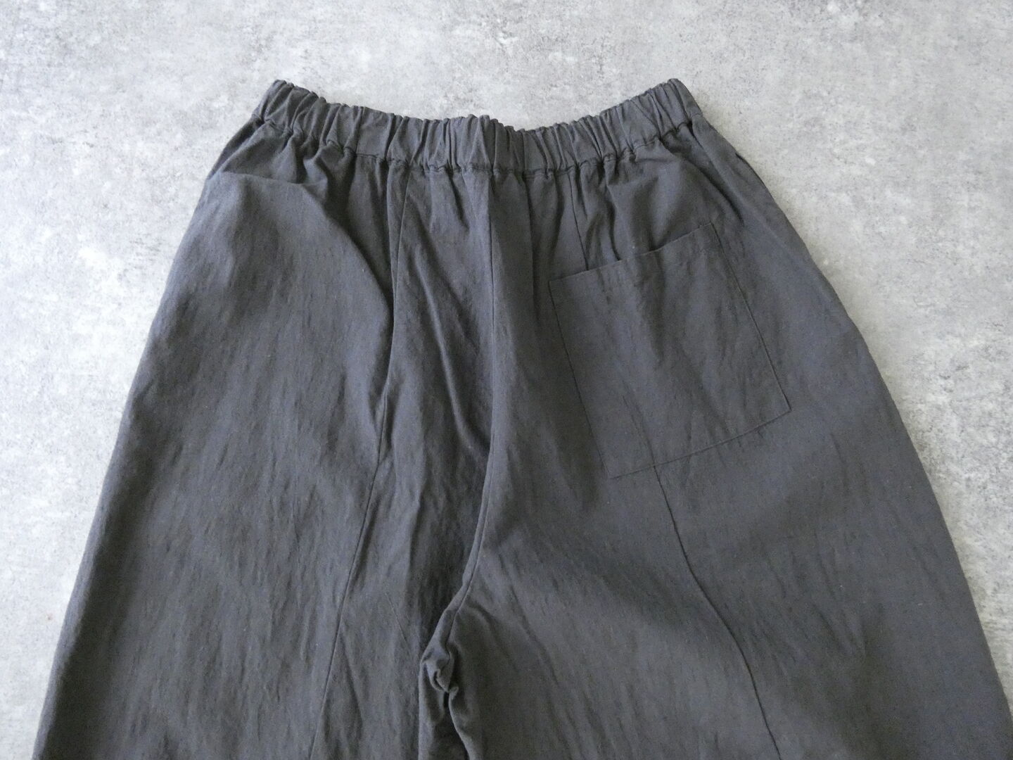 ina(イナ) リネンコットンキャンバス　センター切替カーブパンツの商品画像23