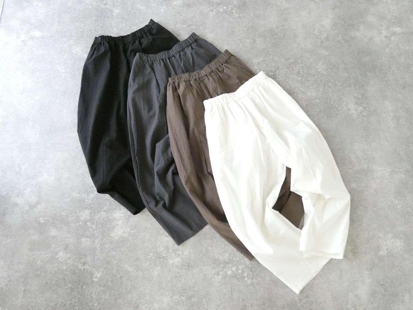 ina(イナ) リネンコットンキャンバス　センター切替カーブパンツの商品画像3