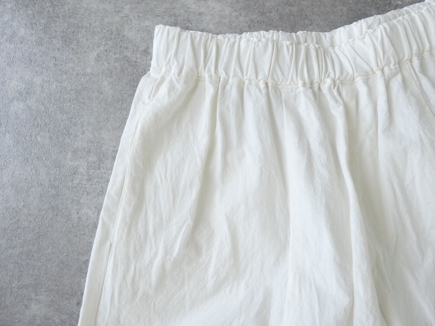 ina(イナ) リネンコットンキャンバス　センター切替カーブパンツの商品画像30