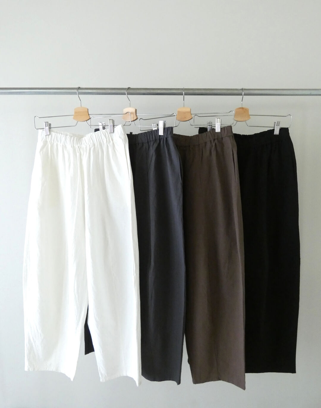ina(イナ) リネンコットンキャンバス　センター切替カーブパンツの商品画像8