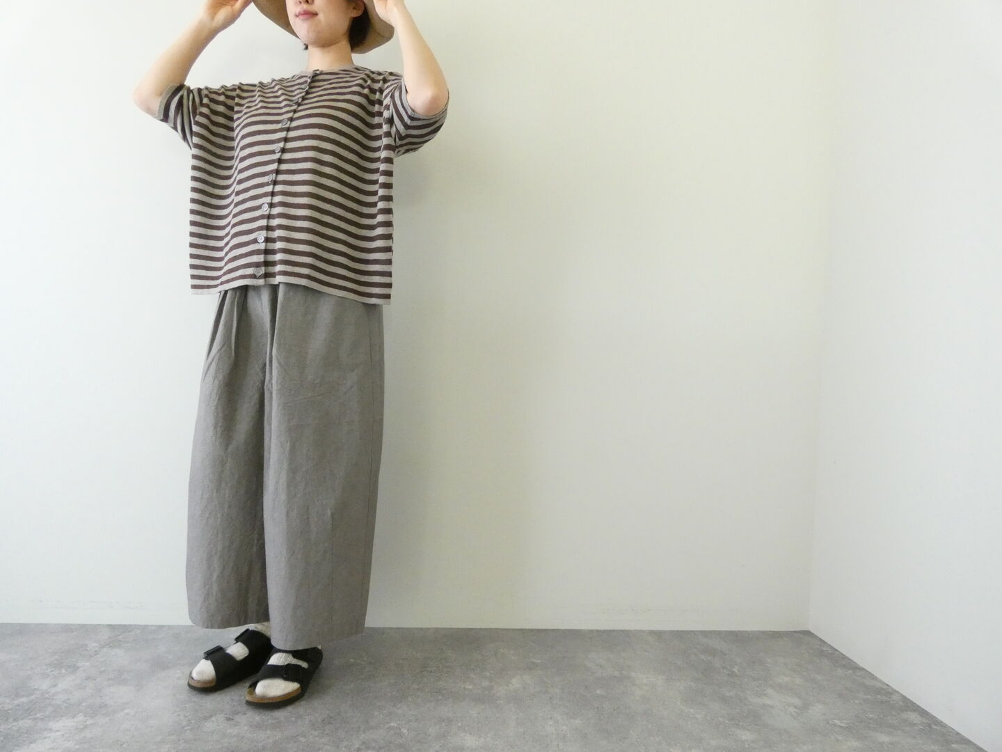 mao made(マオメイド) UVリネンニット 2WAYハーフスリーブカーディガンの商品画像1
