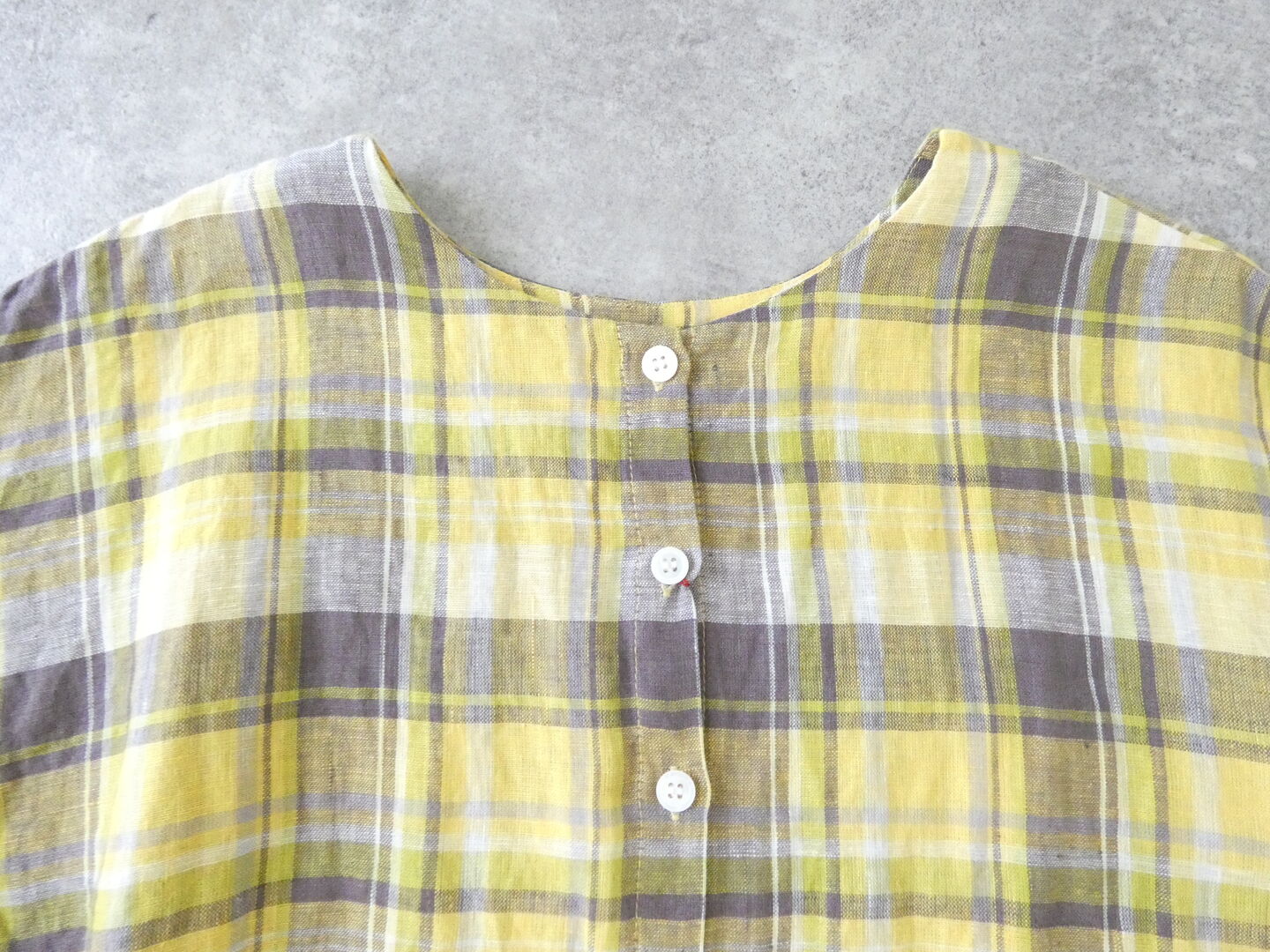 mao made(マオメイド) リネンBIGチェック お袖ふりふり2wayブラウスの商品画像24