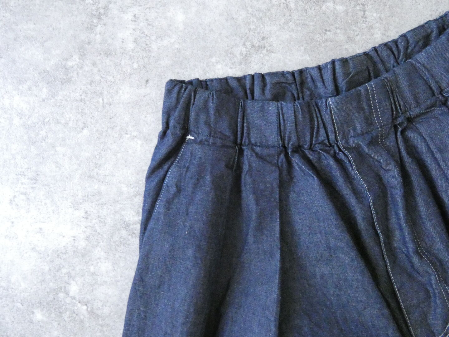MidiUmi(ミディウミ) denim tuck wide easy pantsの商品画像21