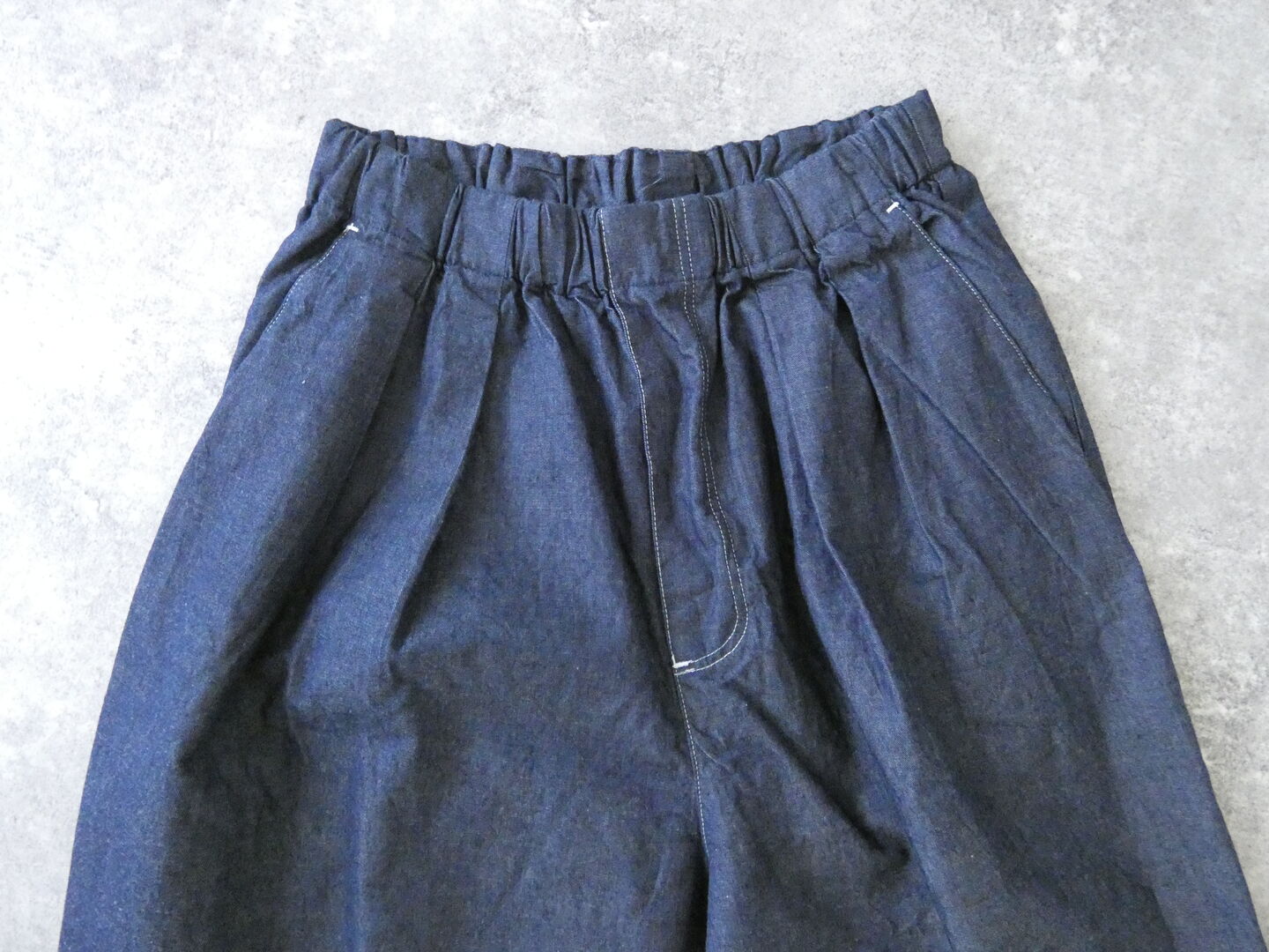 MidiUmi(ミディウミ) denim tuck wide easy pantsの商品画像22
