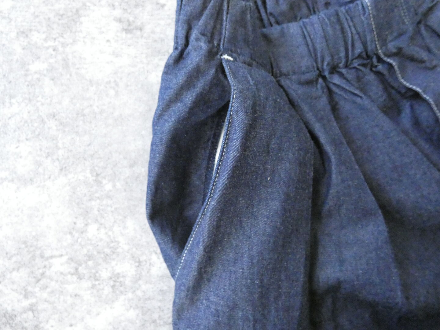 MidiUmi(ミディウミ) denim tuck wide easy pantsの商品画像25