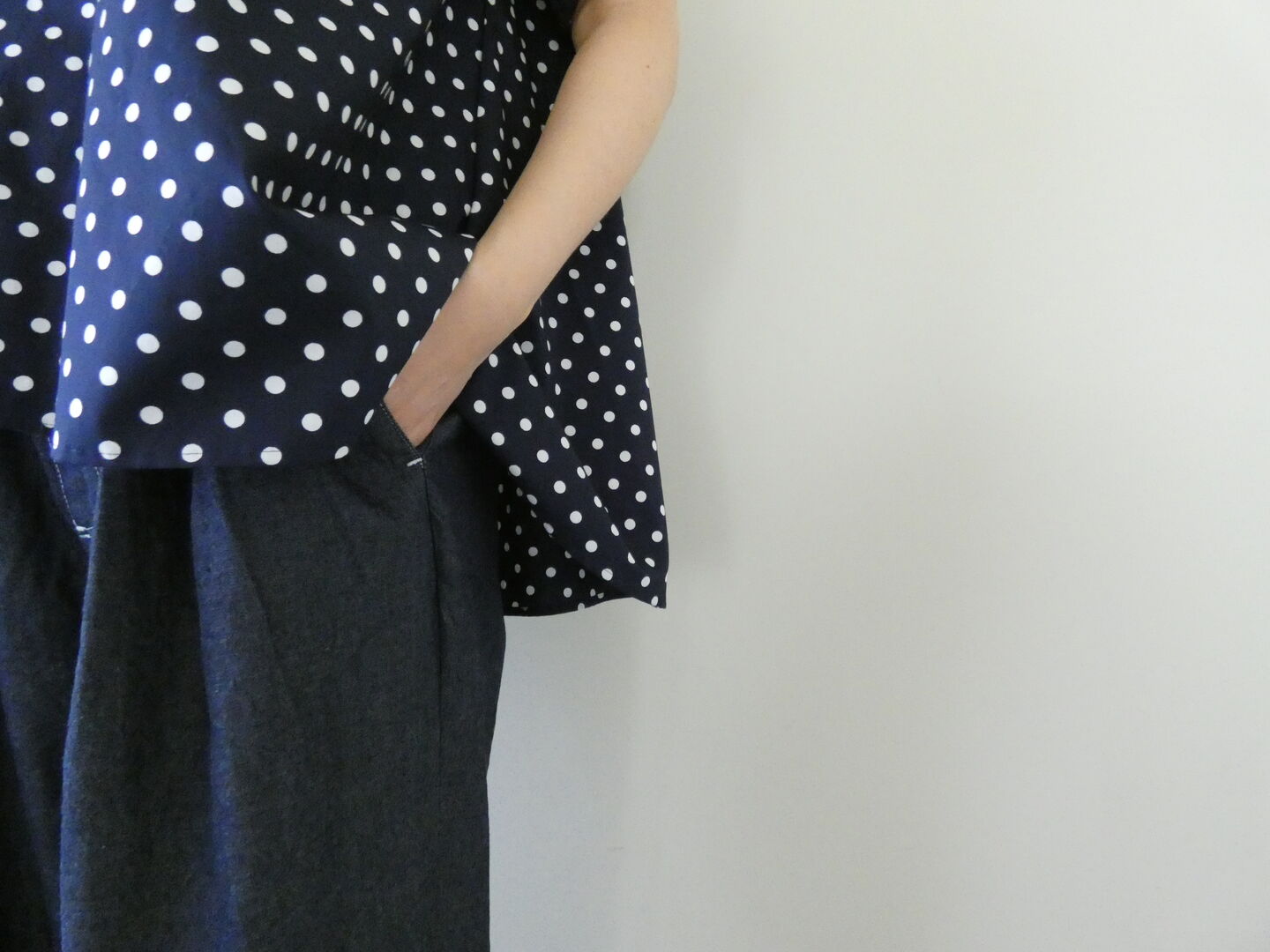 MidiUmi(ミディウミ) denim tuck wide easy pantsの商品画像8