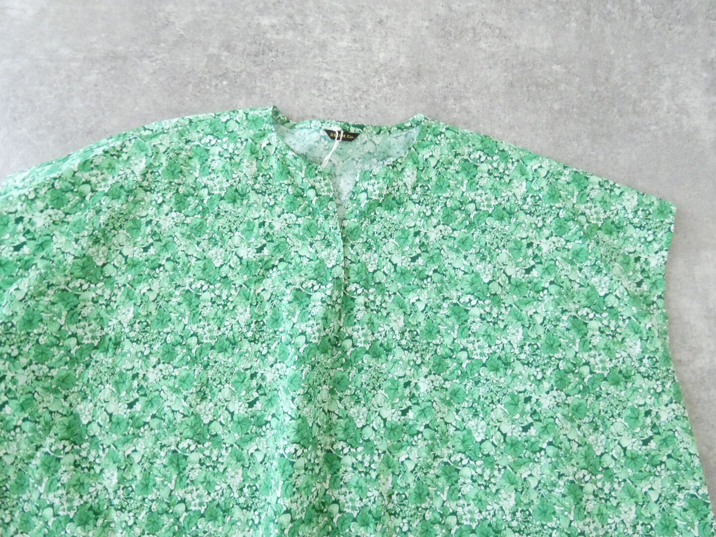 R&D.M.Co-(オールドマンズテーラー) TYPEWRITER WILD BERRY FLORAL PULLOVER BAGGY BLOUSEの商品画像21