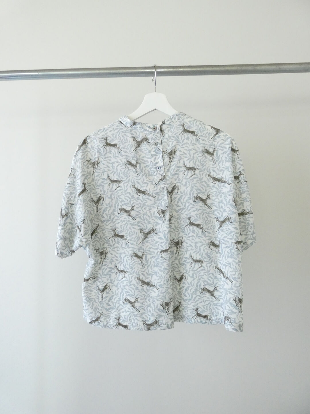 NOMBRE IMPAIR(ノンブルアンペール) バンビプリント後ろ開きTブラウスの商品画像11