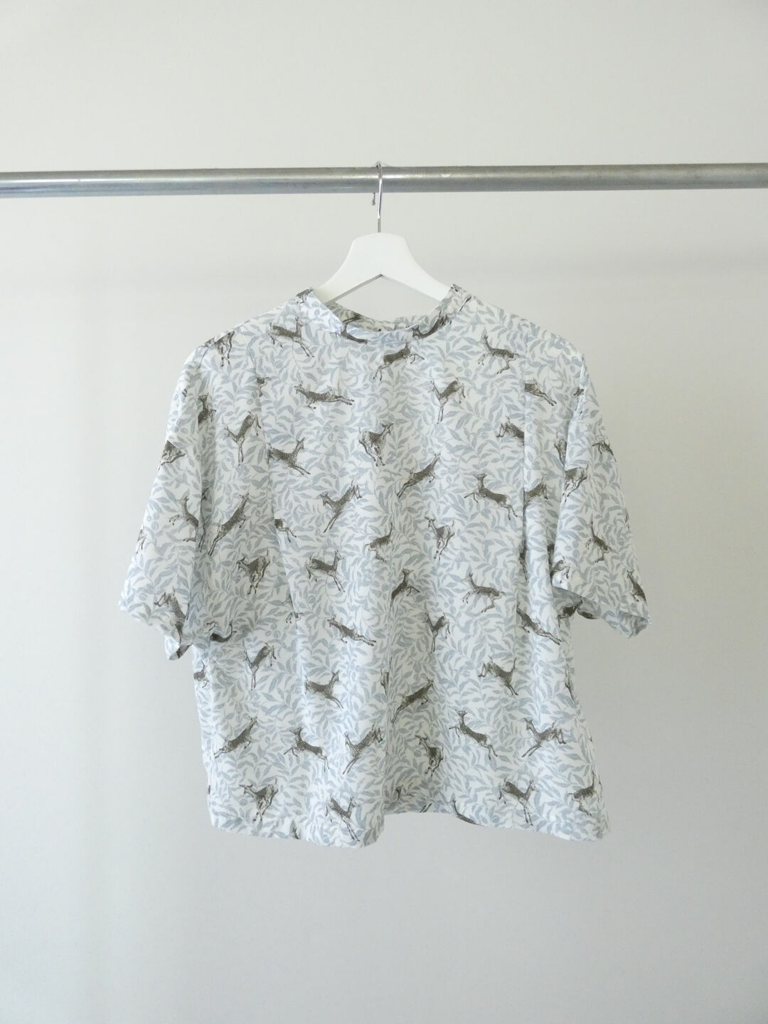 NOMBRE IMPAIR(ノンブルアンペール) バンビプリント後ろ開きTブラウスの商品画像9