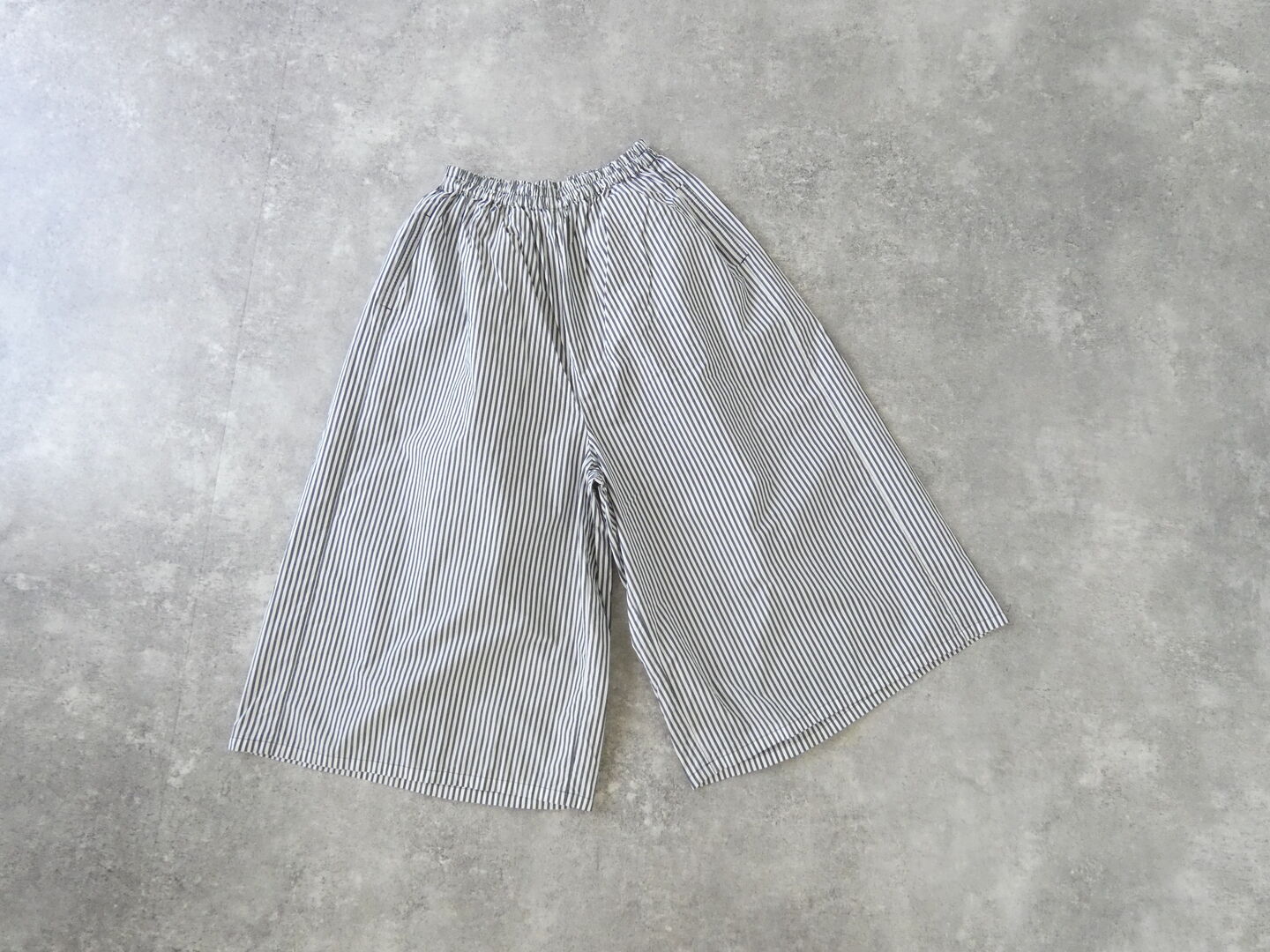 homspun(ホームスパン) タイプライター　ギャザーキュロットパンツの商品画像3