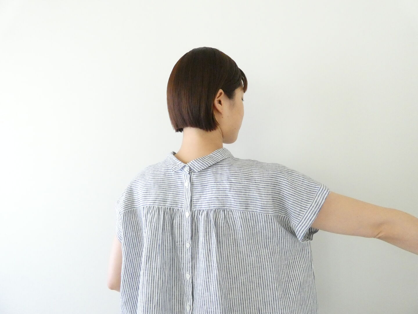 ina(イナ) フレンチリネン肩ヨーク衿付き2WAYブラウスの商品画像6