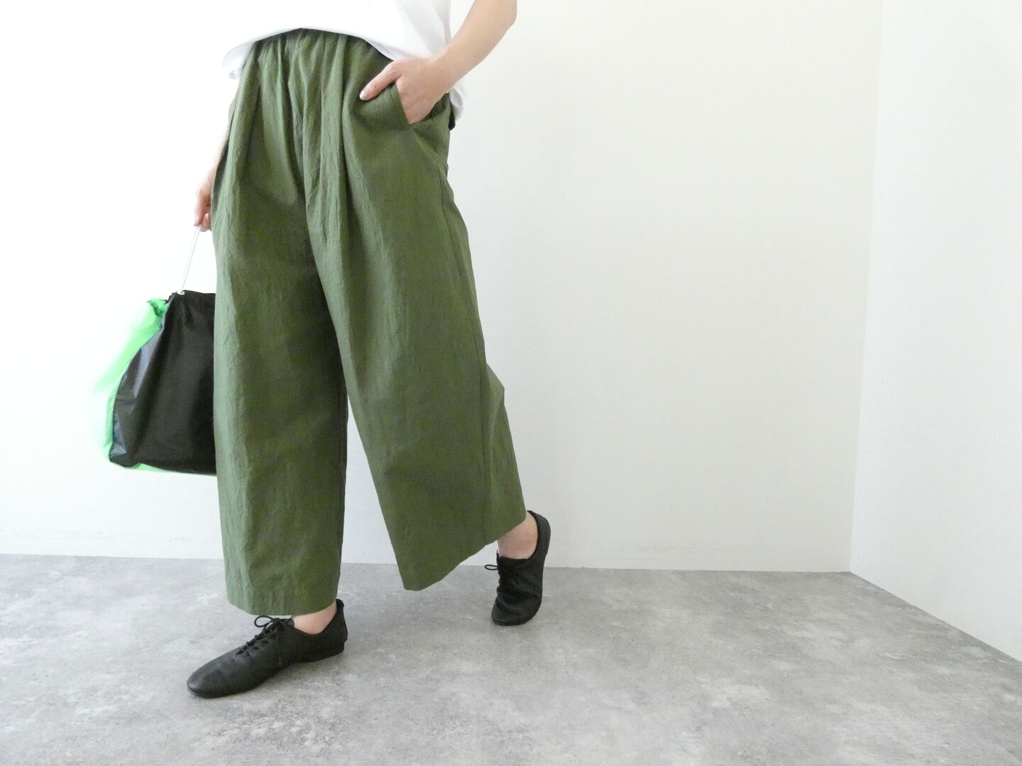 ina(イナ) シーチングハンドワッシャーウエストゴムタックパンツの商品画像1