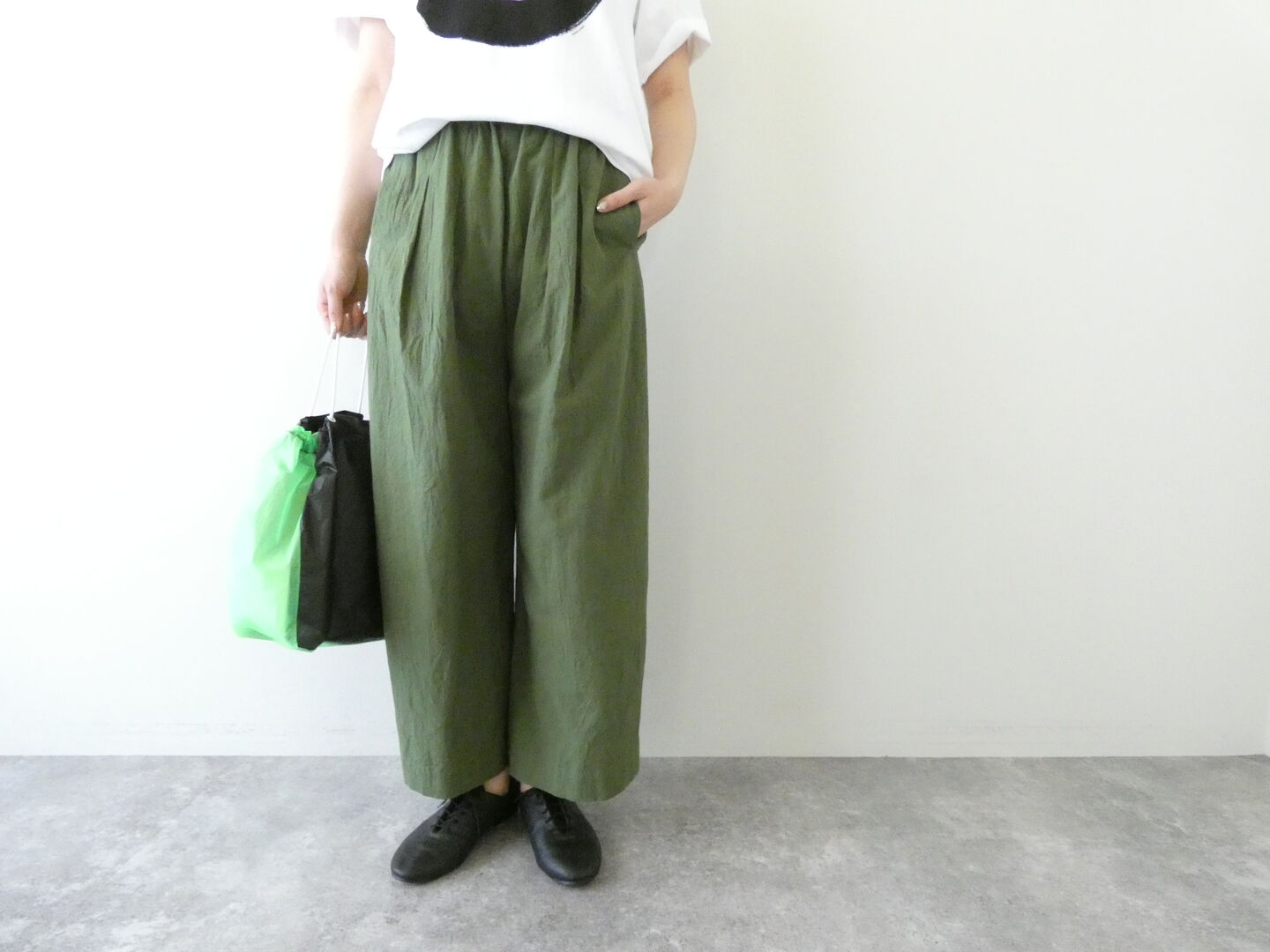 ina(イナ) シーチングハンドワッシャーウエストゴムタックパンツの商品画像2