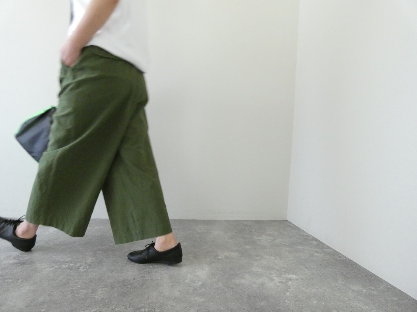 ina(イナ) シーチングハンドワッシャーウエストゴムタックパンツの商品画像6