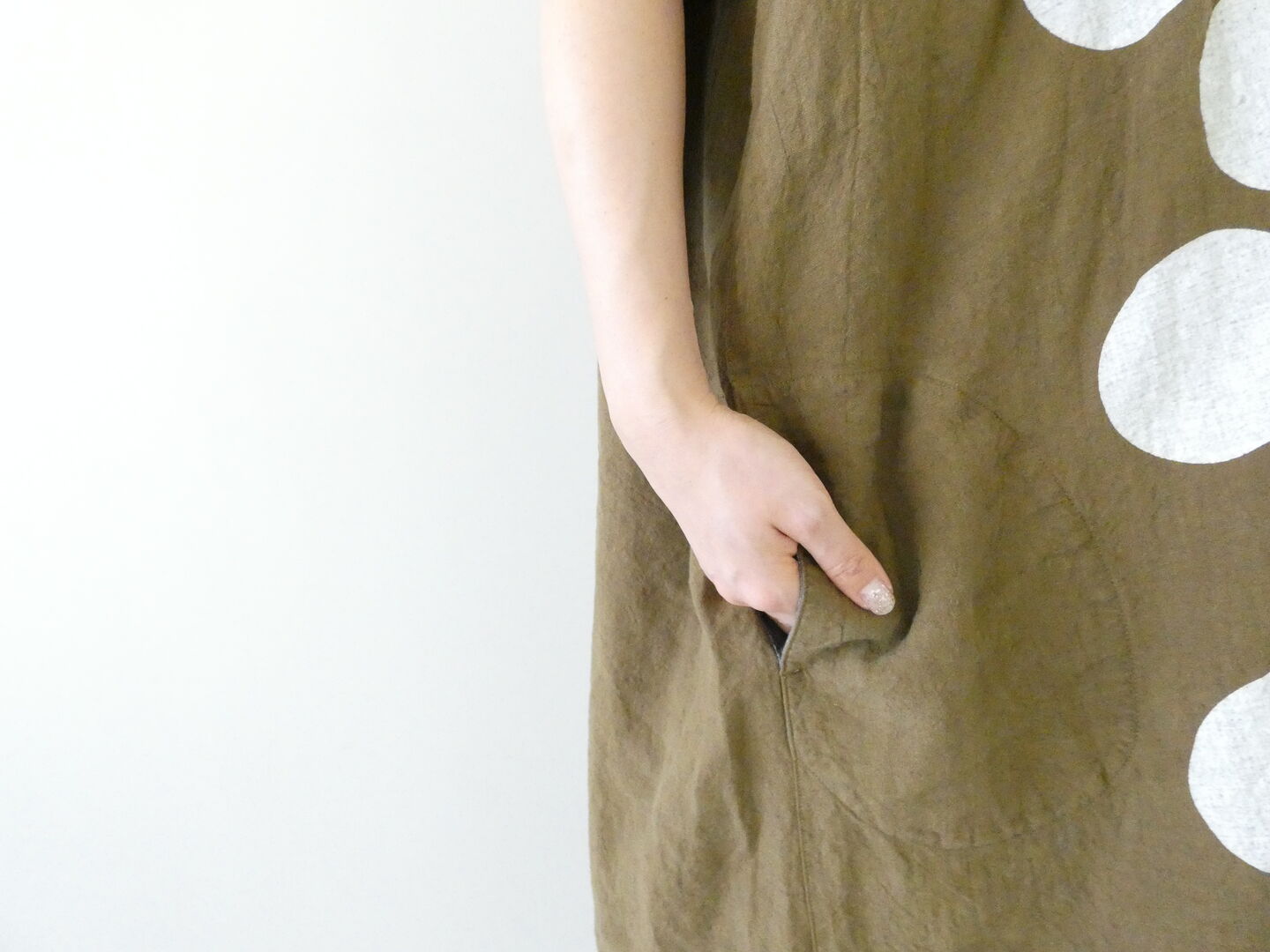 快晴堂(かいせいどう) Girl's ベルギーリネンの大きな水玉 後ろポケ半袖ワンピースの商品画像18
