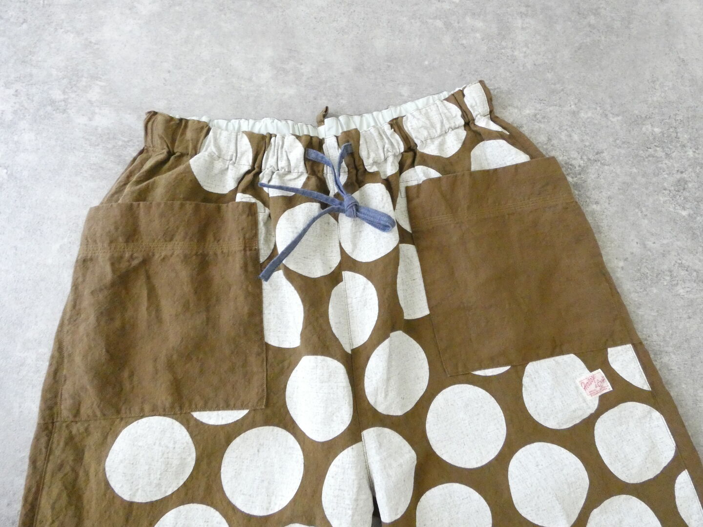 快晴堂(かいせいどう) Girl's ベルギーリネンの大きな水玉 斜めポケパンツの商品画像17