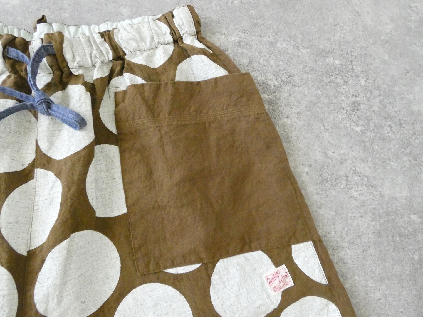 快晴堂(かいせいどう) Girl's ベルギーリネンの大きな水玉 斜めポケパンツの商品画像18