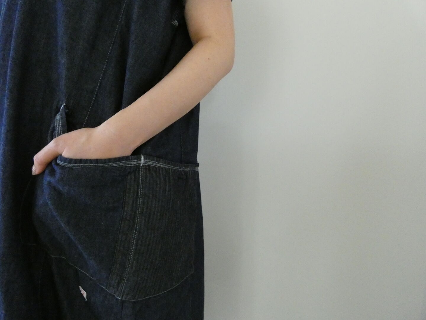 快晴堂(かいせいどう) Girl's・マルチシーズン/6オンスデニム Wide脇切り替えセーラー衿ワンピースの商品画像4