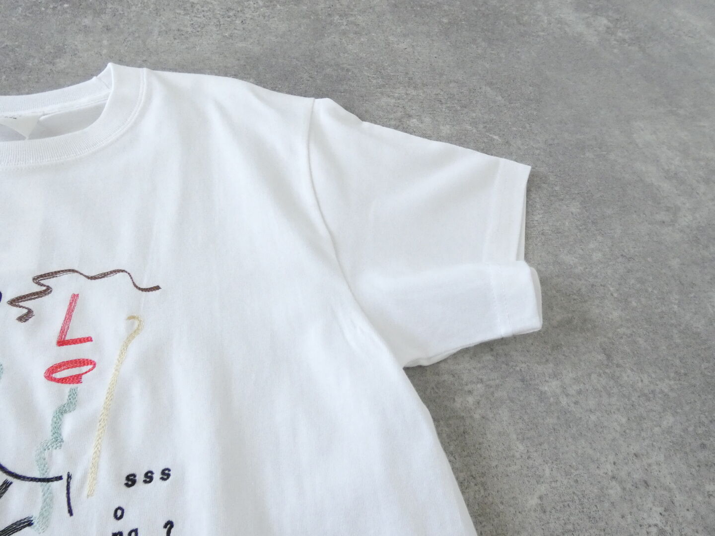 yuni(ユニ イズ ライク ア フラワー トゥー ミー) CHORUSエンブロイダリーTシャツの商品画像22