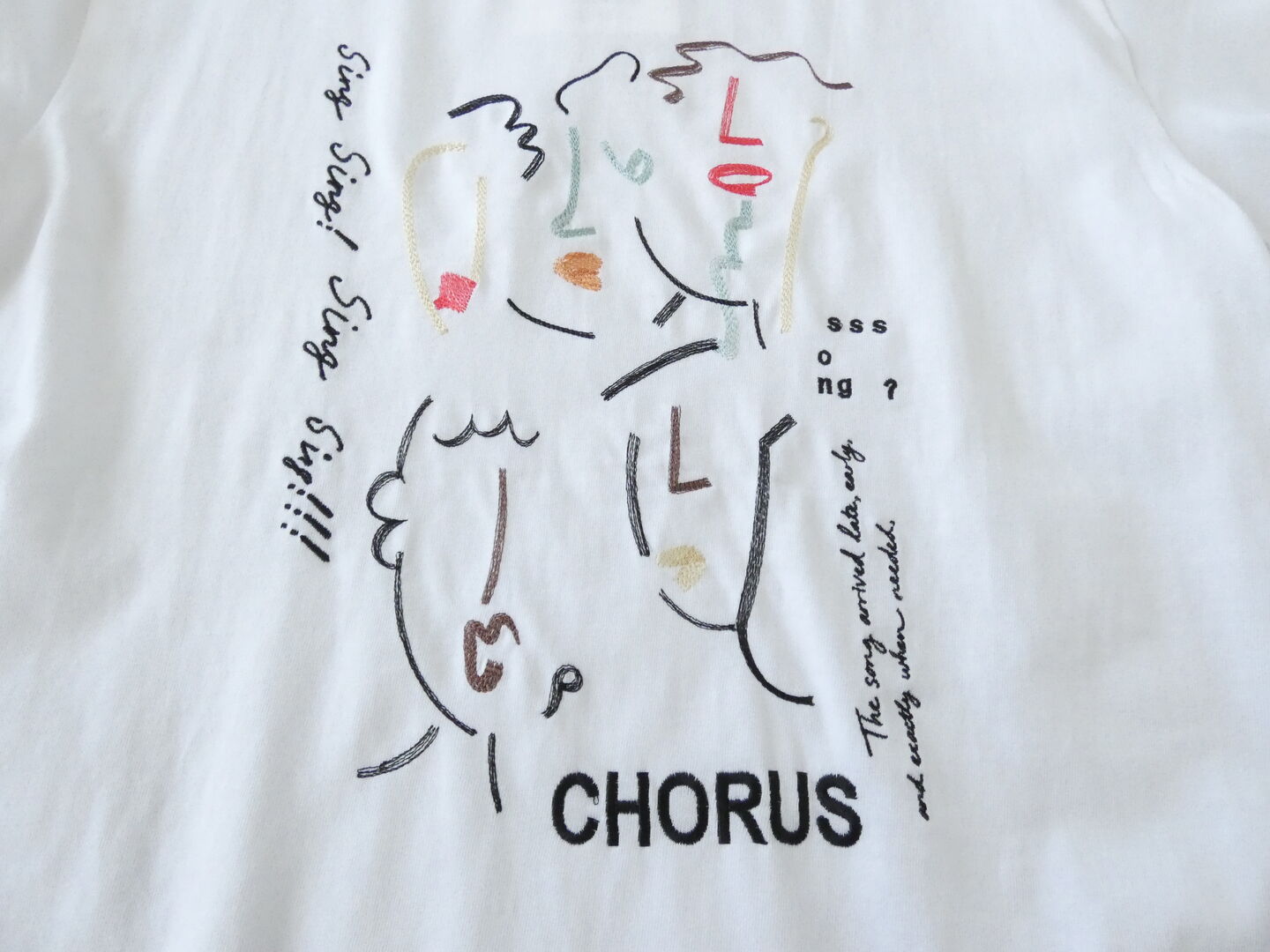 yuni(ユニ イズ ライク ア フラワー トゥー ミー) CHORUSエンブロイダリーTシャツの商品画像23