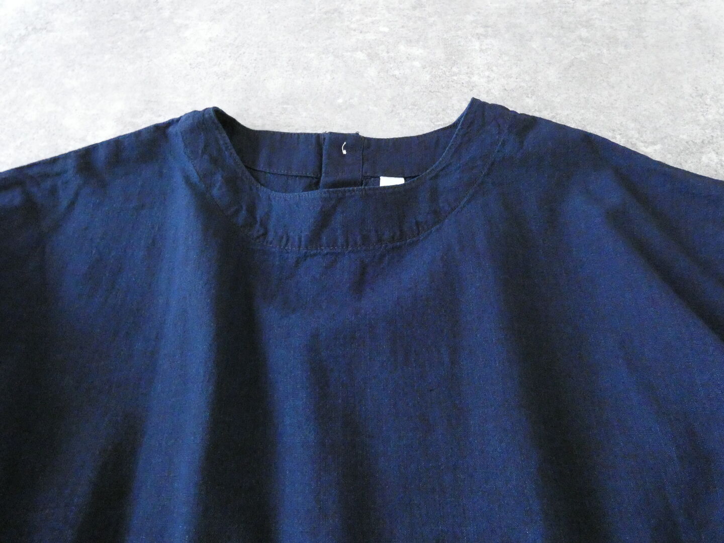 NATURAL LAUNDRY(ナチュラルランドリー) インディゴシャンブレースモックギャザーワンピースの商品画像22