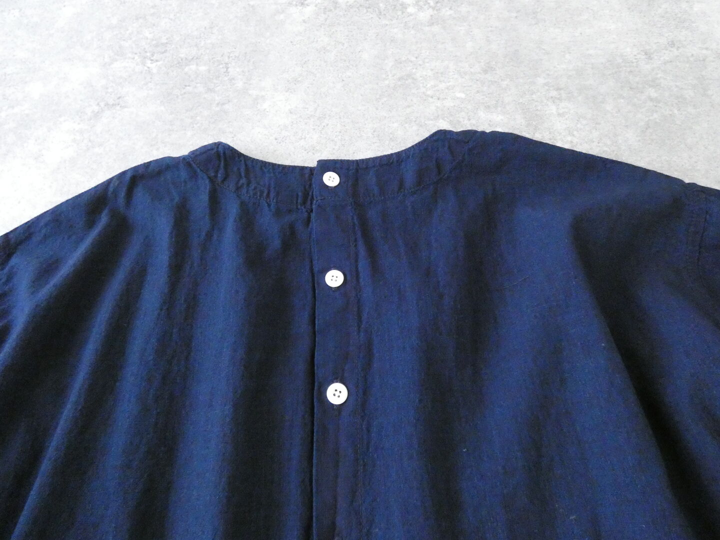 NATURAL LAUNDRY(ナチュラルランドリー) インディゴシャンブレースモックギャザーワンピースの商品画像28