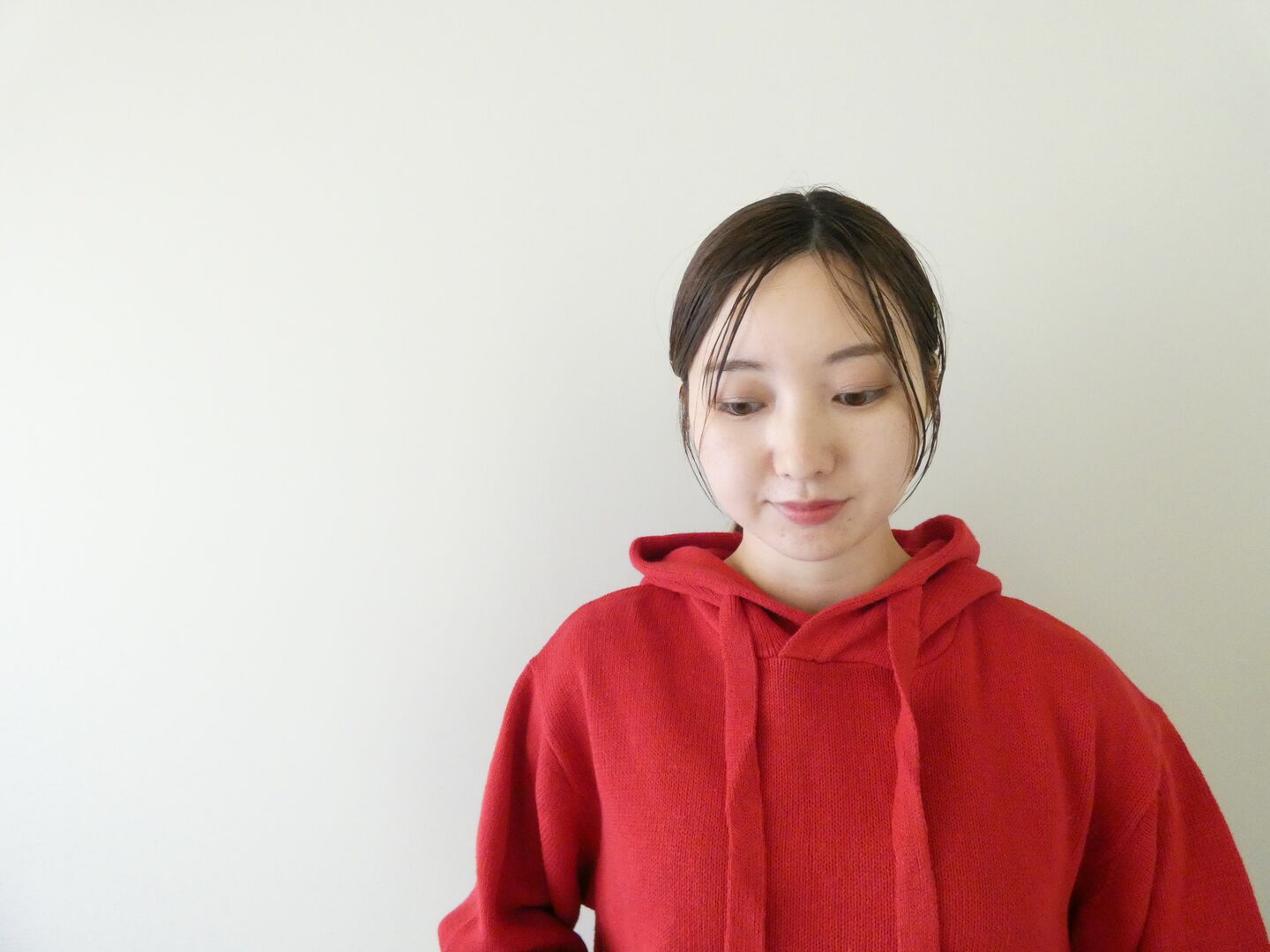 mao made(マオメイド) ざっくりアサーメン 気持ちちょい短めフード付きプルオーバーの商品画像2