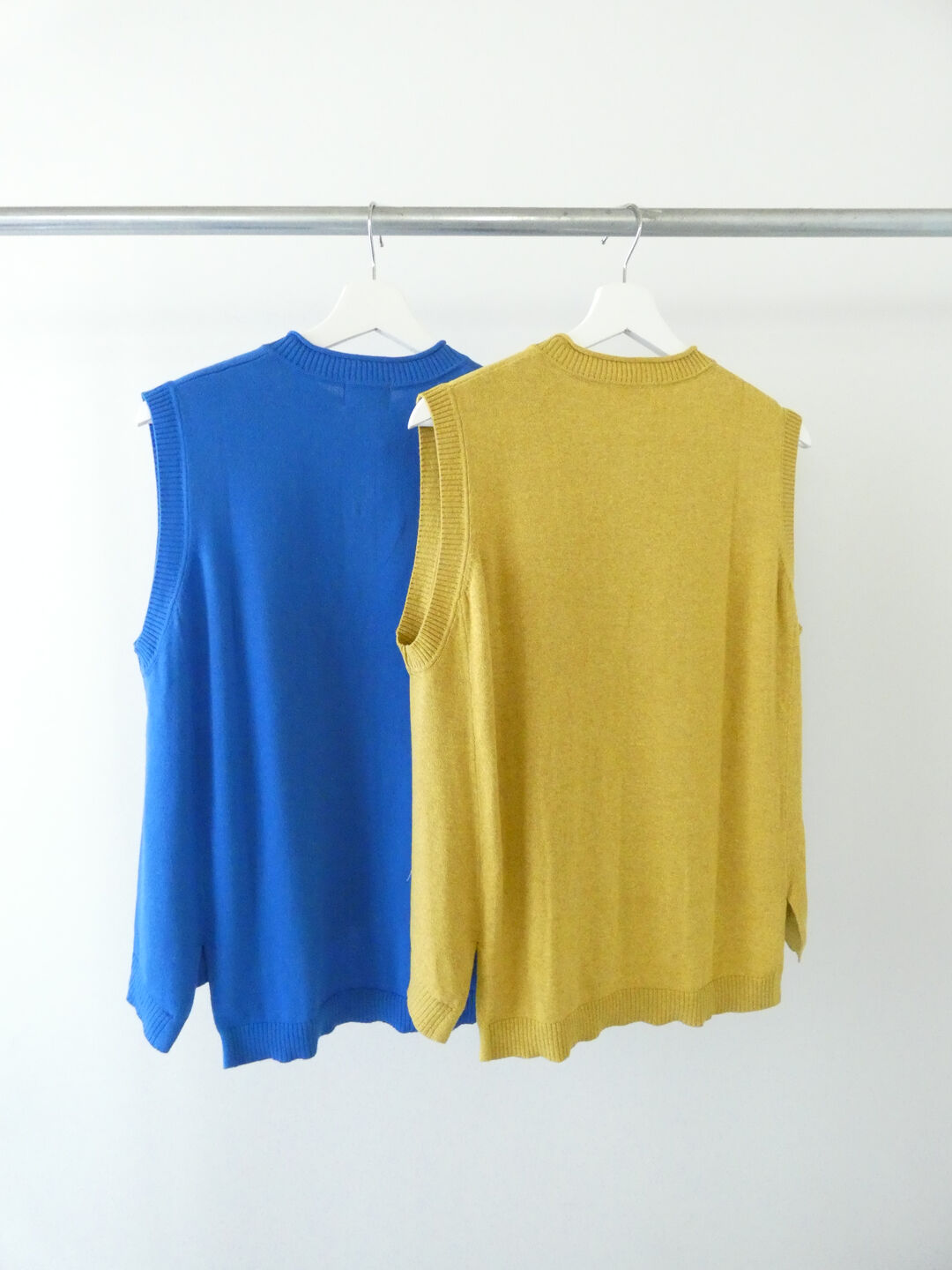 mao made(マオメイド) やわらかコットンほんのりフロントボタンバックスリットベストの商品画像11