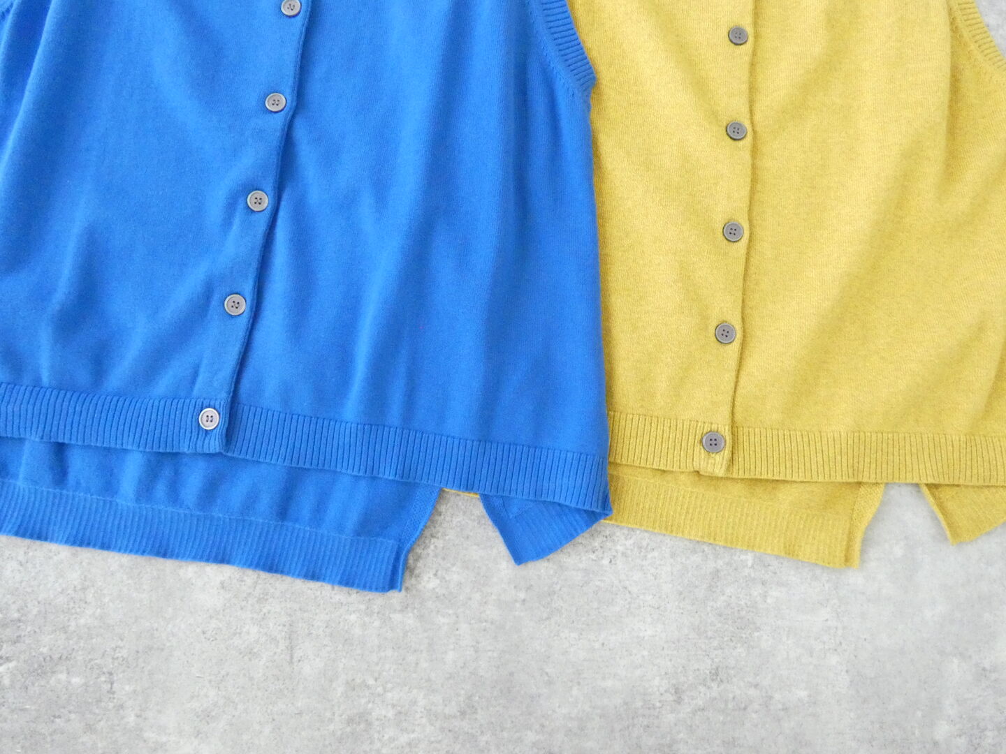 mao made(マオメイド) やわらかコットンほんのりフロントボタンバックスリットベストの商品画像17