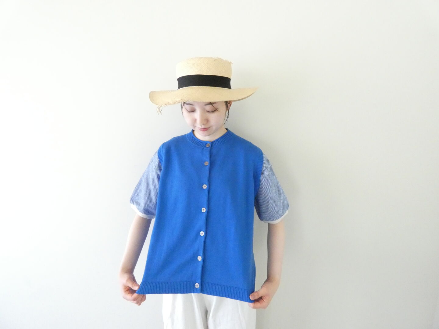 mao made(マオメイド) やわらかコットンほんのりフロントボタンバックスリットベストの商品画像2
