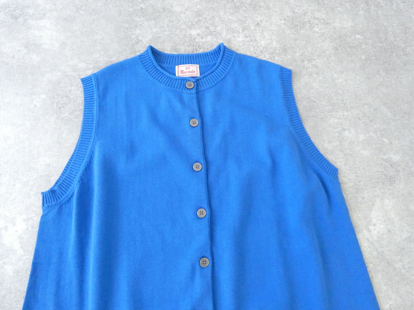 mao made(マオメイド) やわらかコットンほんのりフロントボタンバックスリットベストの商品画像44