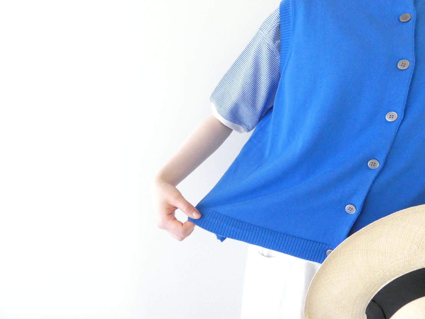 mao made(マオメイド) やわらかコットンほんのりフロントボタンバックスリットベストの商品画像5